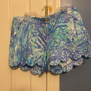 womens lily pulitzer scalloped blue and green shorts size 10